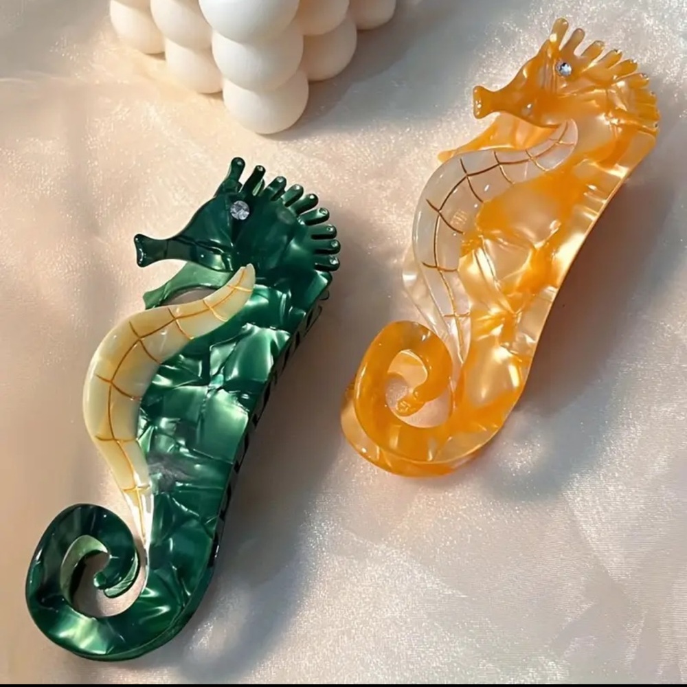 REVOLVE ❤️‍🔥 NEW ACRYLIC SEAHORSE HAIR CLIPS IN TEAL AND TAN NWT - Picture 6 of 7
